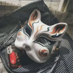 Foreman Regan indendørs Kitsune Masks [Best Fox & Cat Masks] – Kabuki Masks